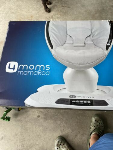 4moms Mamaroo 4 Bluetooth Plush Baby Swing - Silver